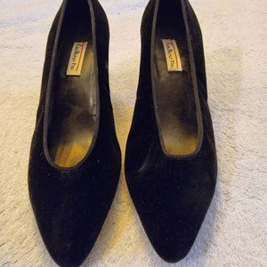 Talbots Velvet Pumps Heels 9.5M Genuine Leather Sole, Made in Italy, Never Worn
